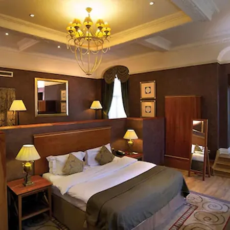 Otel Quebecs 4*