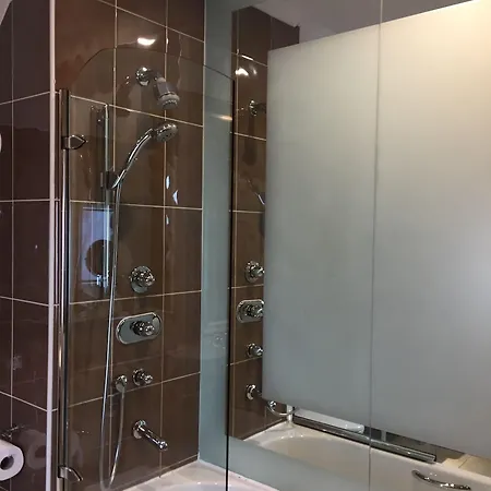 Otel Quebecs 4*