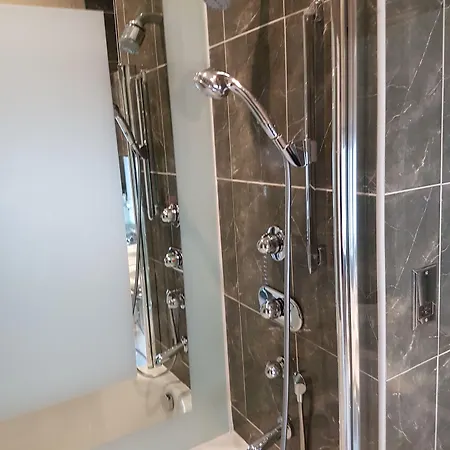 Quebecs Hotel Leeds (West Yorkshire)