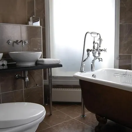 Quebecs Hotel 4*
